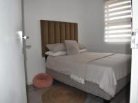 Main Bedroom of property in Grassy Park