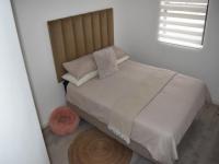 Main Bedroom of property in Grassy Park