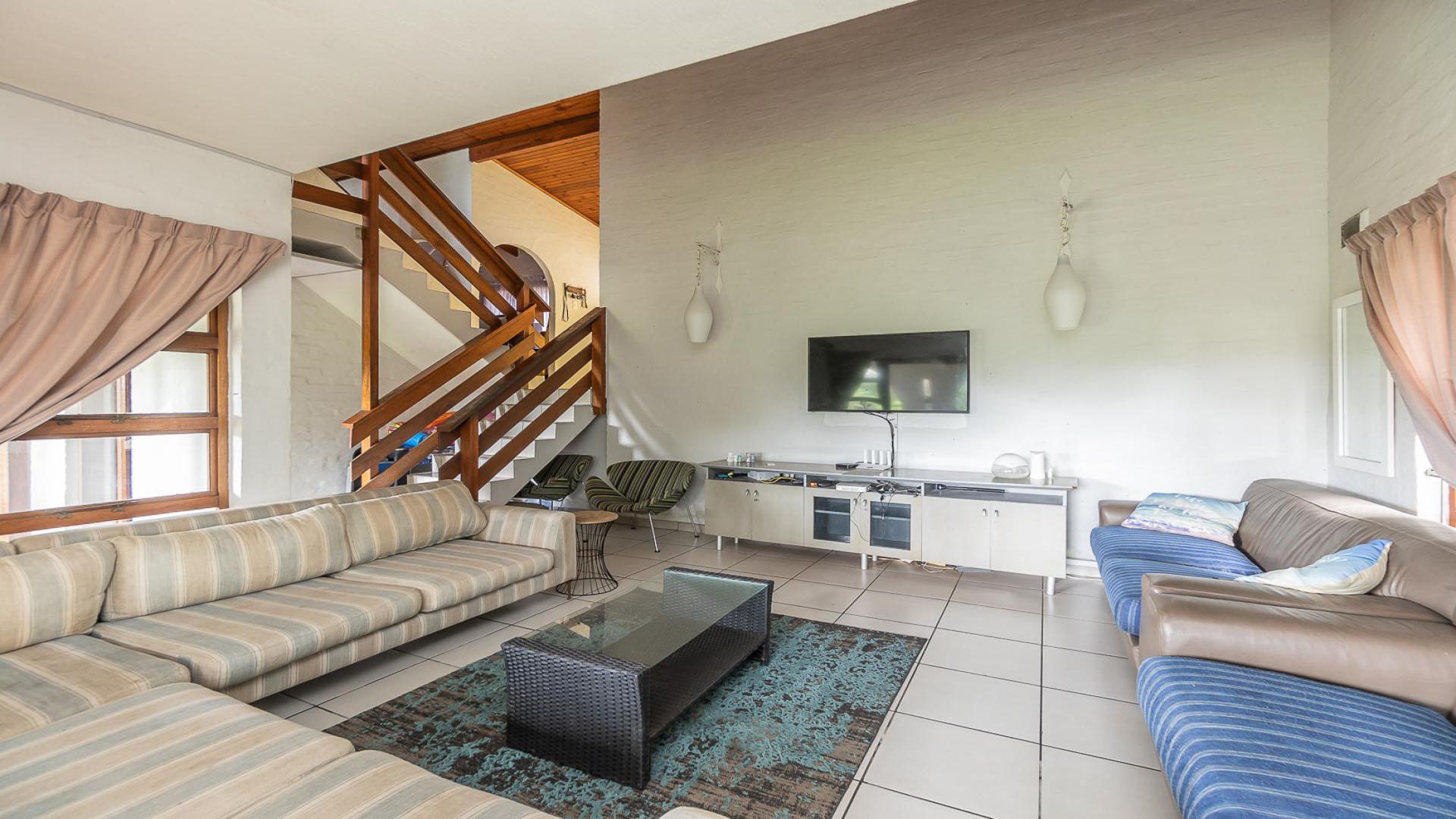 Lounges of property in Amanzimtoti 