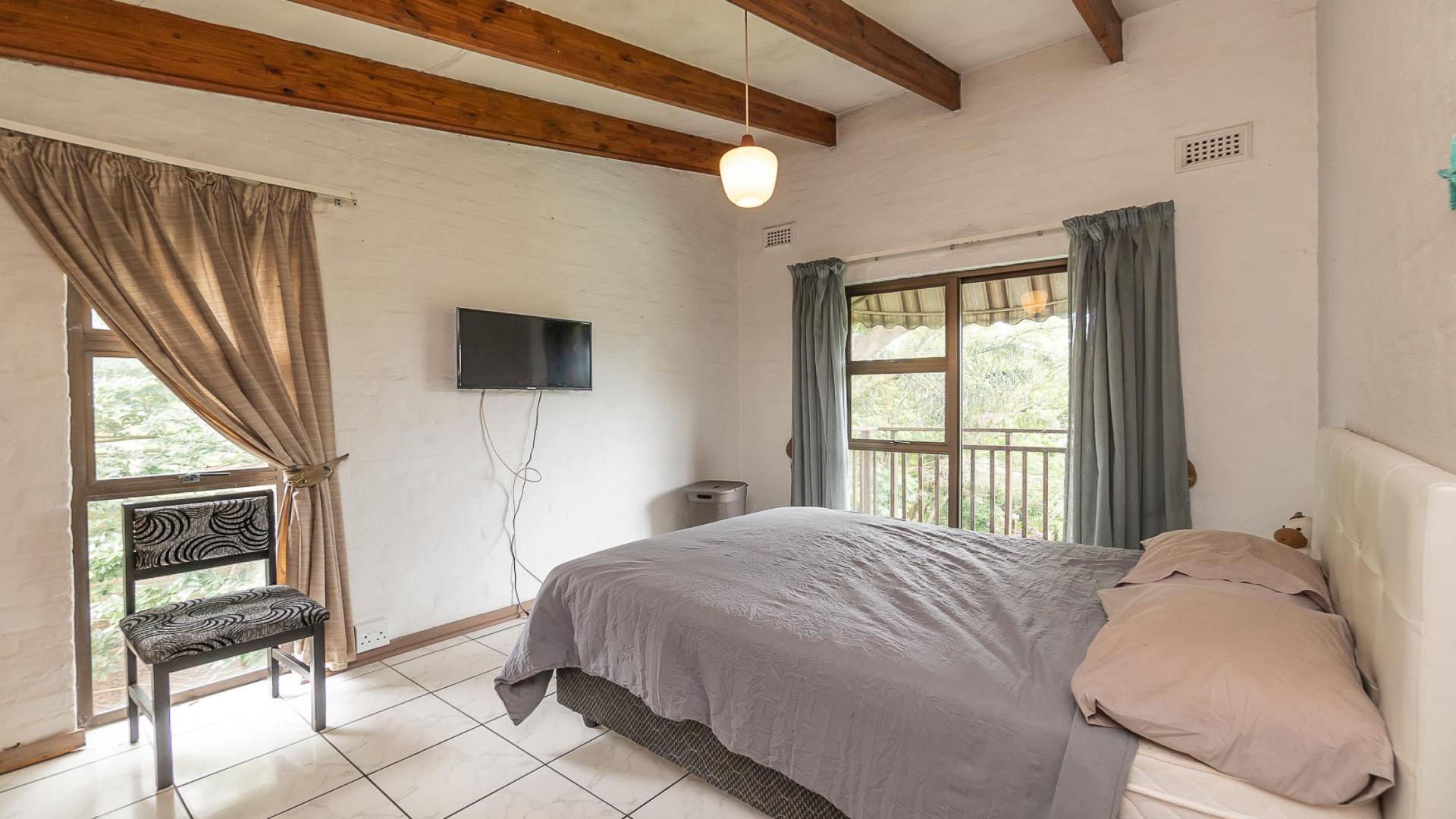 Bed Room 2 of property in Amanzimtoti 