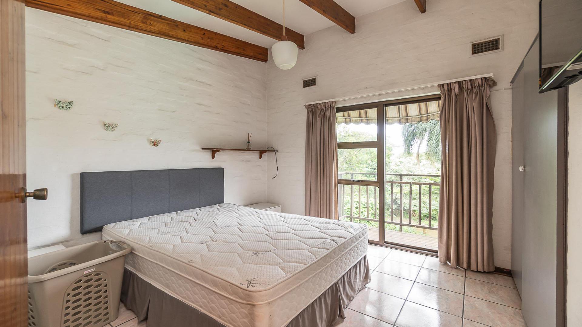 Bed Room 4 of property in Amanzimtoti 