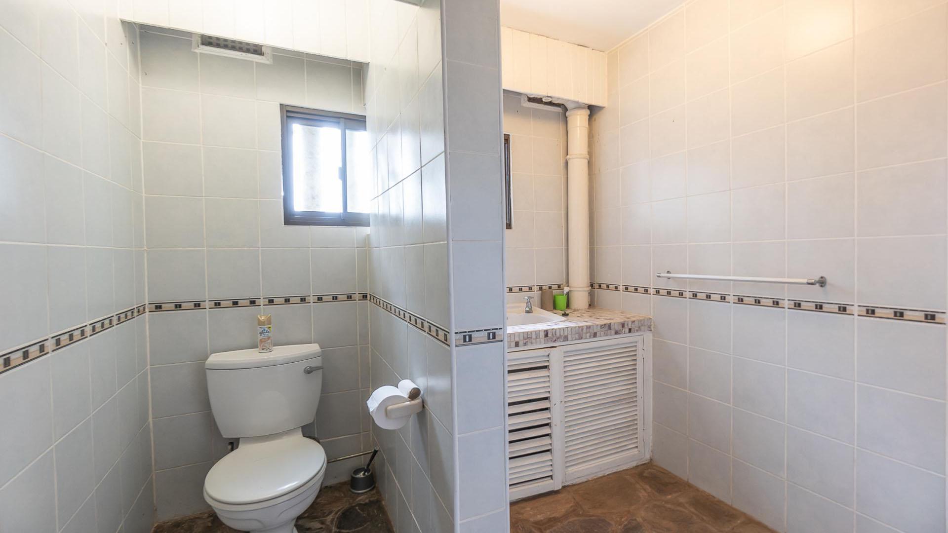 Bathroom 3+ of property in Amanzimtoti 