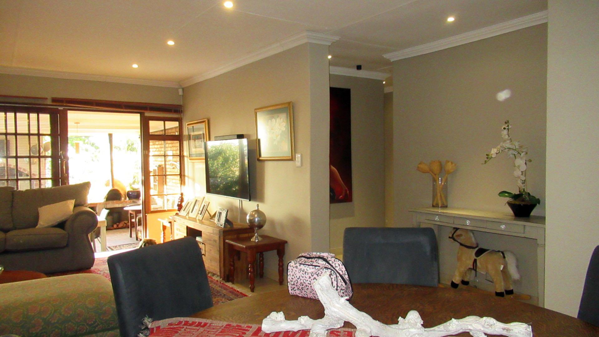 Dining Room - 11 square meters of property in Wingate Park