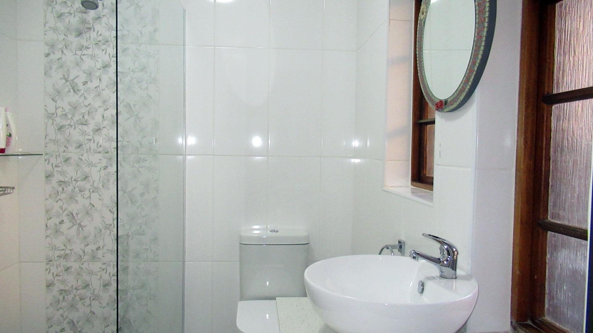 Bathroom 2 - 5 square meters of property in Wingate Park