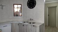 Kitchen - 16 square meters of property in Wingate Park