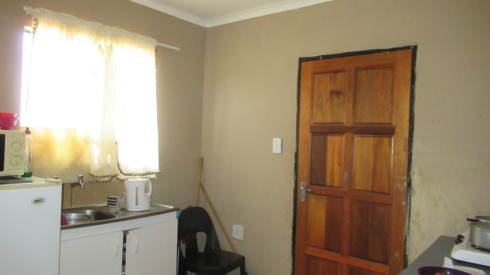 Kitchen - 7 square meters of property in Soshanguve East