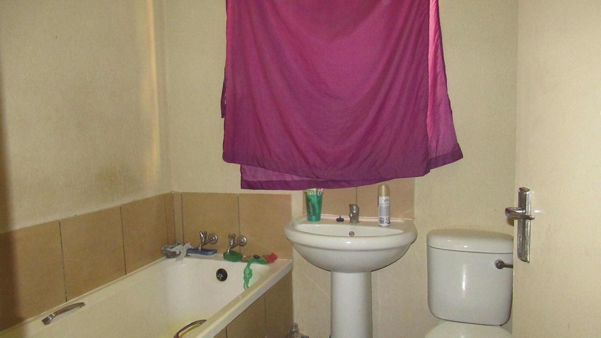 Bathroom 1 - 4 square meters of property in Soshanguve East