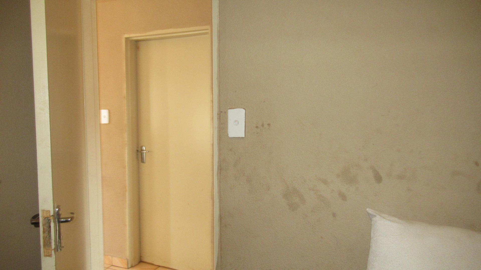 Main Bedroom - 9 square meters of property in Soshanguve East