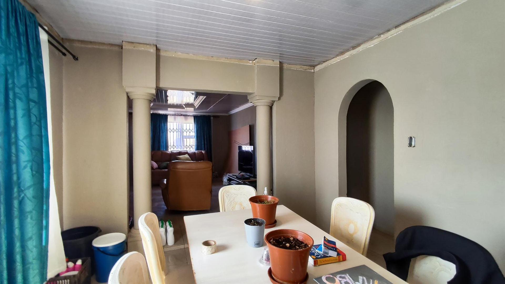 Dining Room - 13 square meters of property in Meyerton