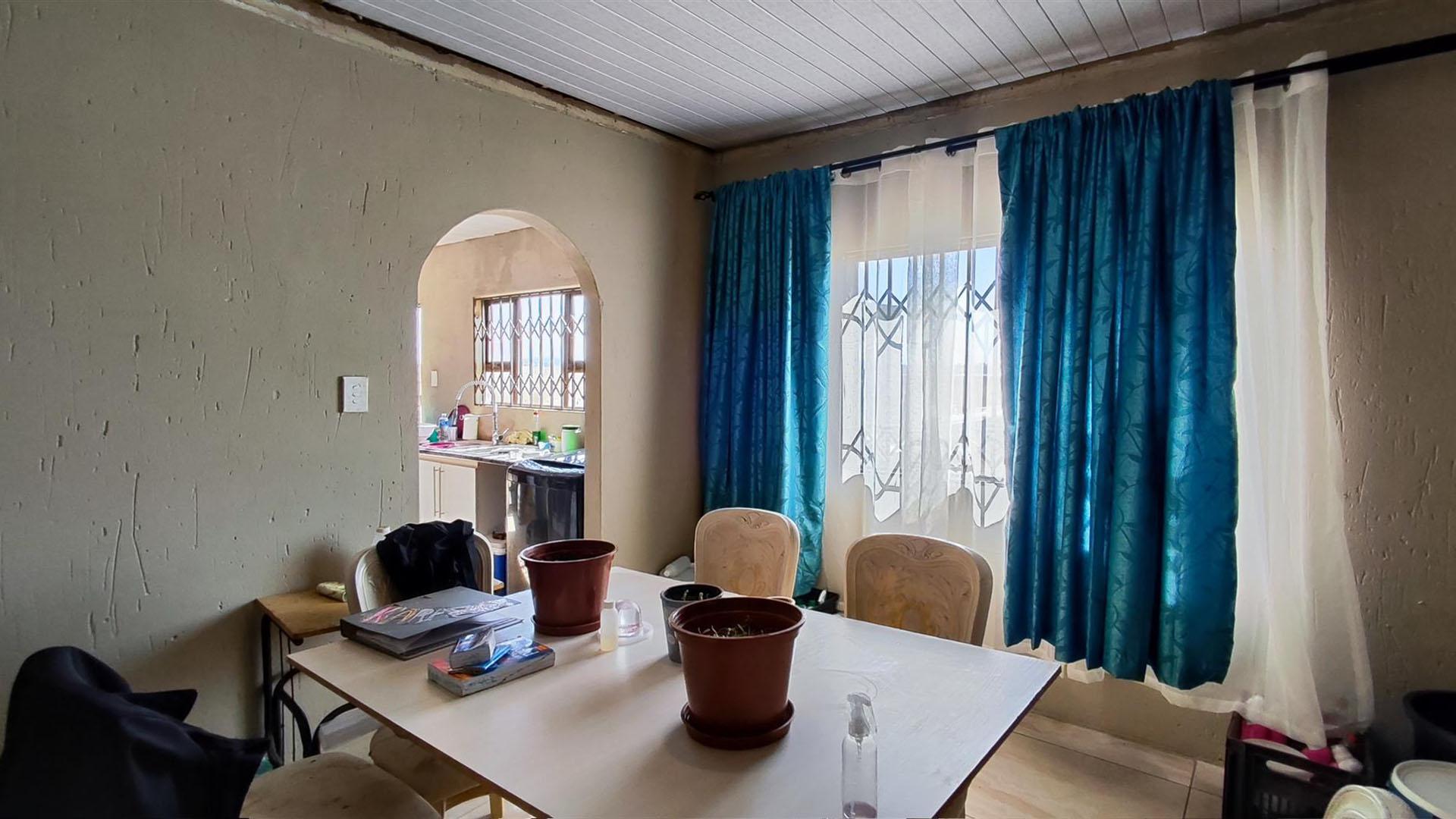 Dining Room - 13 square meters of property in Meyerton