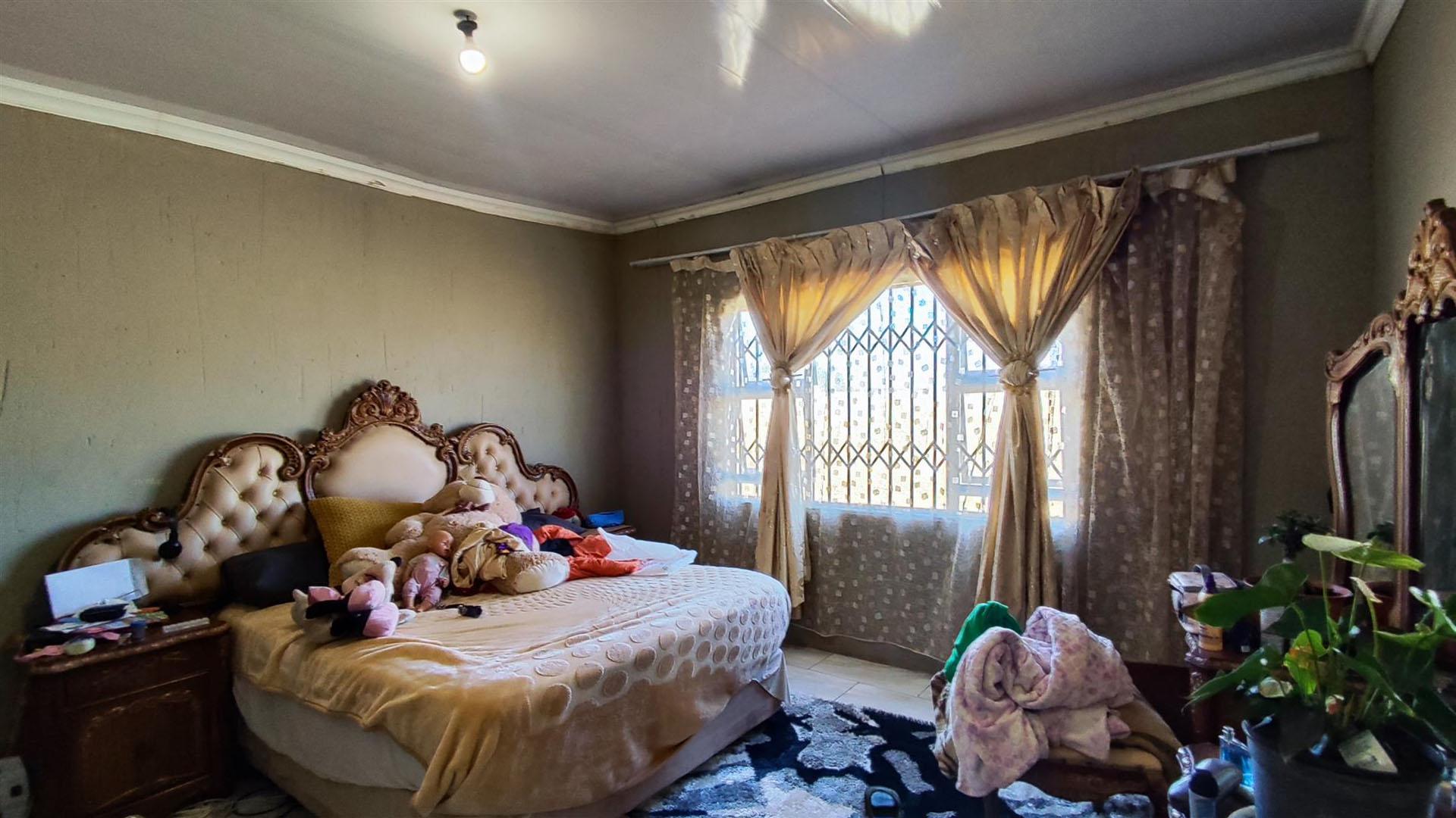 Bed Room 2 - 16 square meters of property in Meyerton