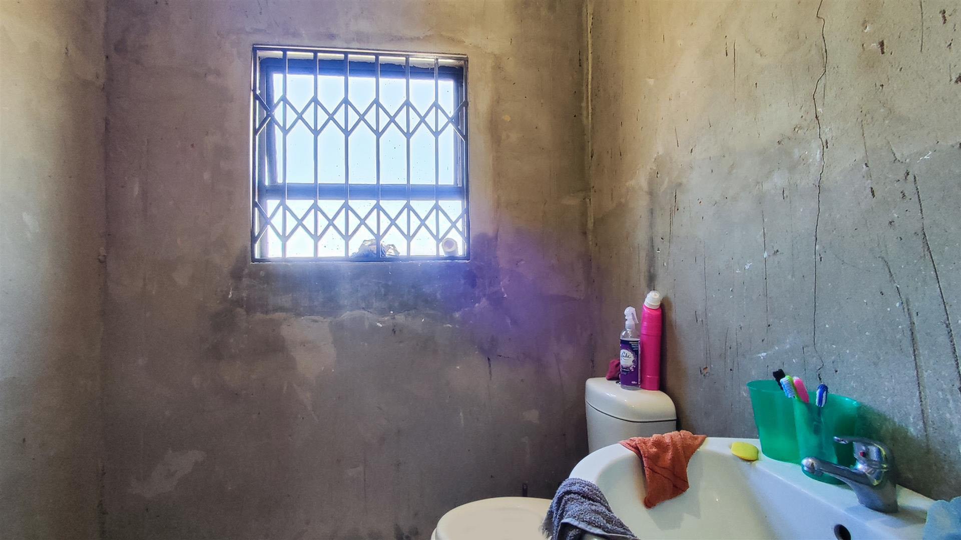 Bathroom 1 - 4 square meters of property in Meyerton
