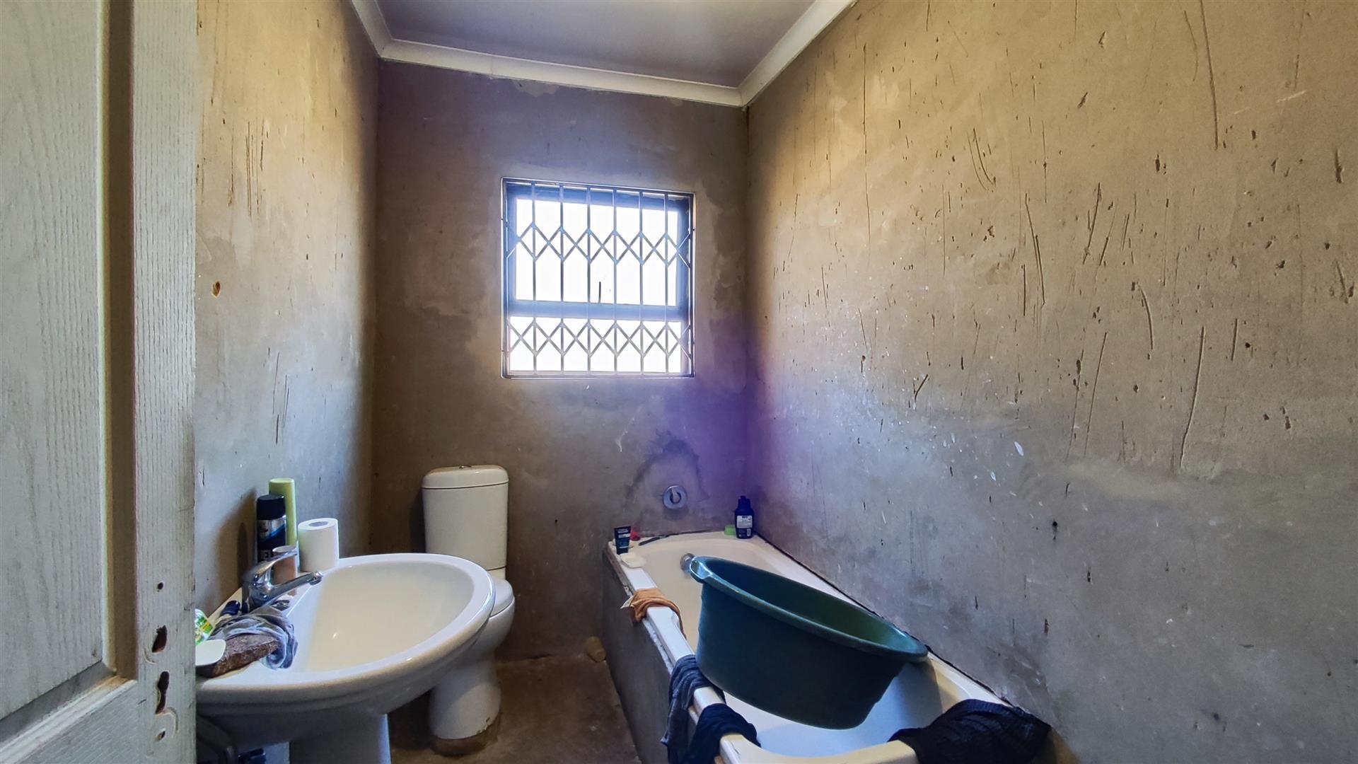 Bathroom 1 - 4 square meters of property in Meyerton