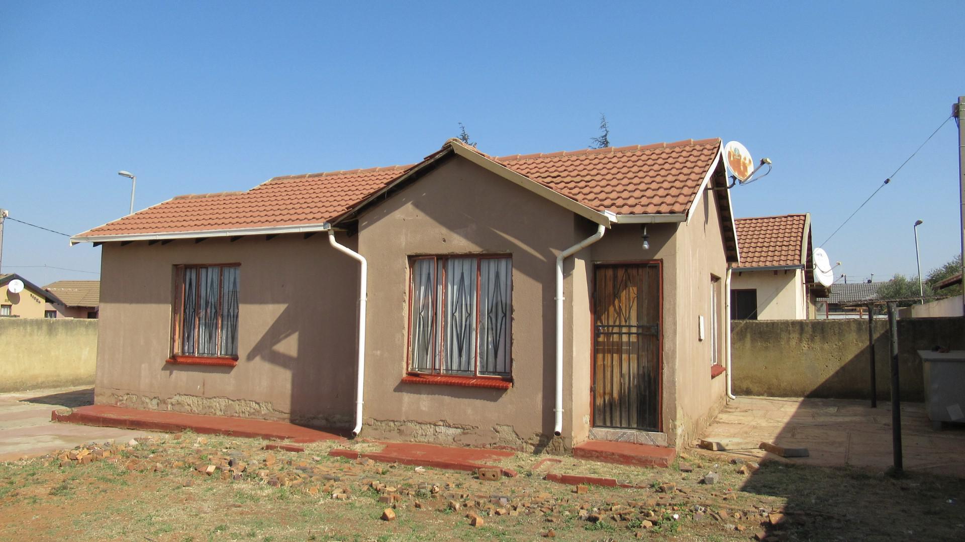 Front View of property in Protea Glen