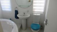 Bathroom 1 - 5 square meters of property in Dalpark