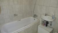 Bathroom 1 - 4 square meters of property in Windmill Park