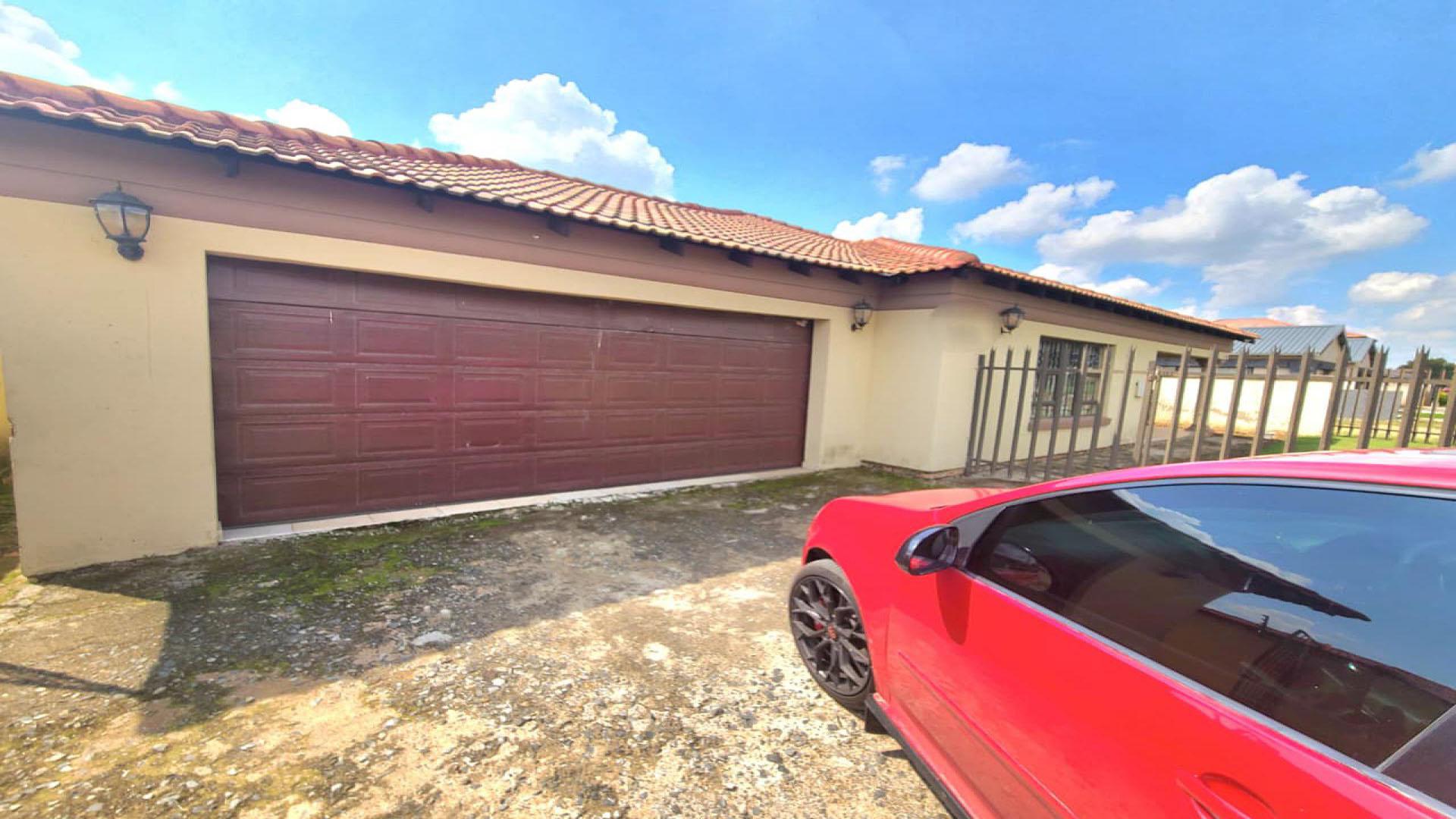 Garage of property in Selcourt