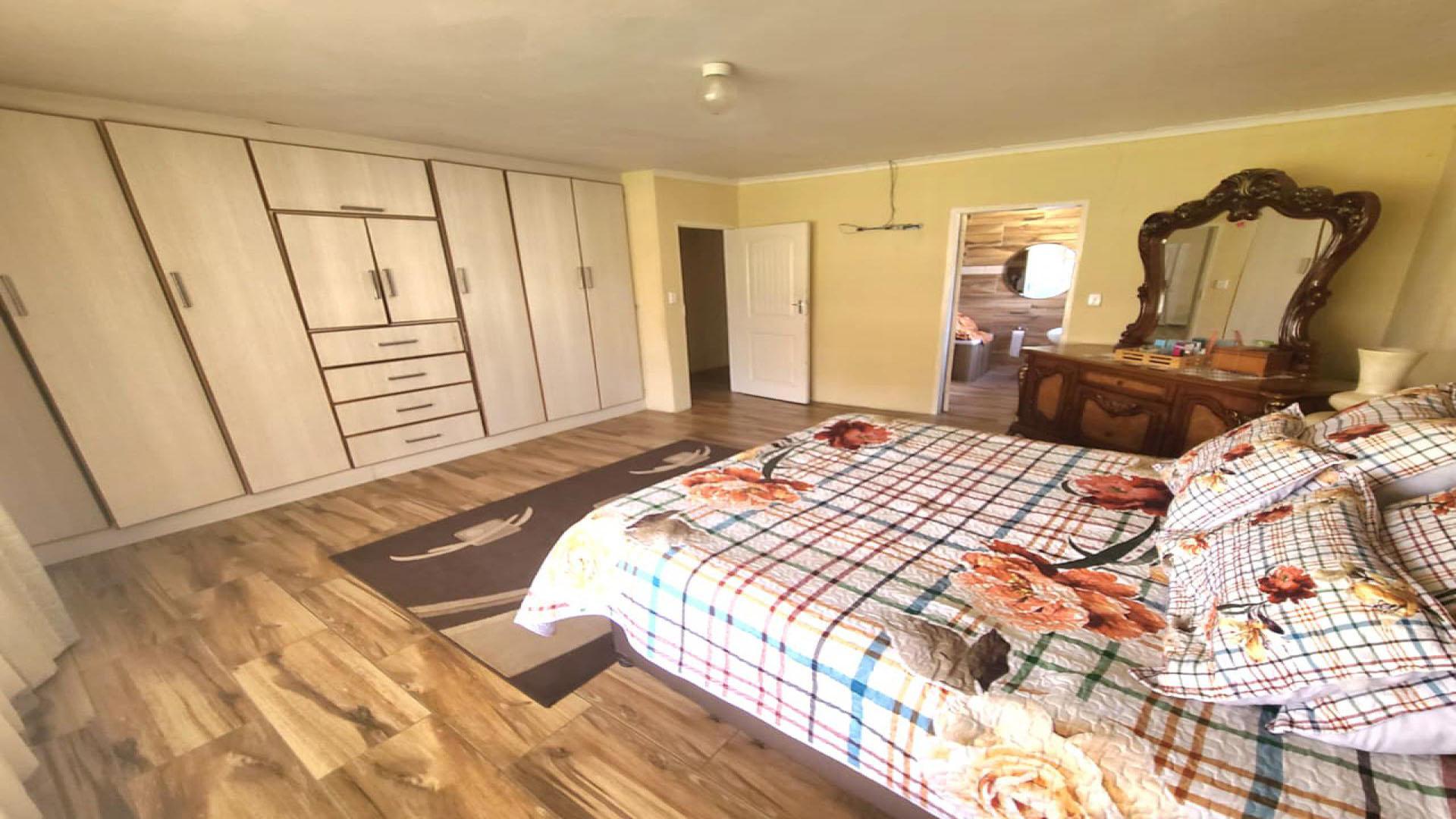 Main Bedroom of property in Selcourt