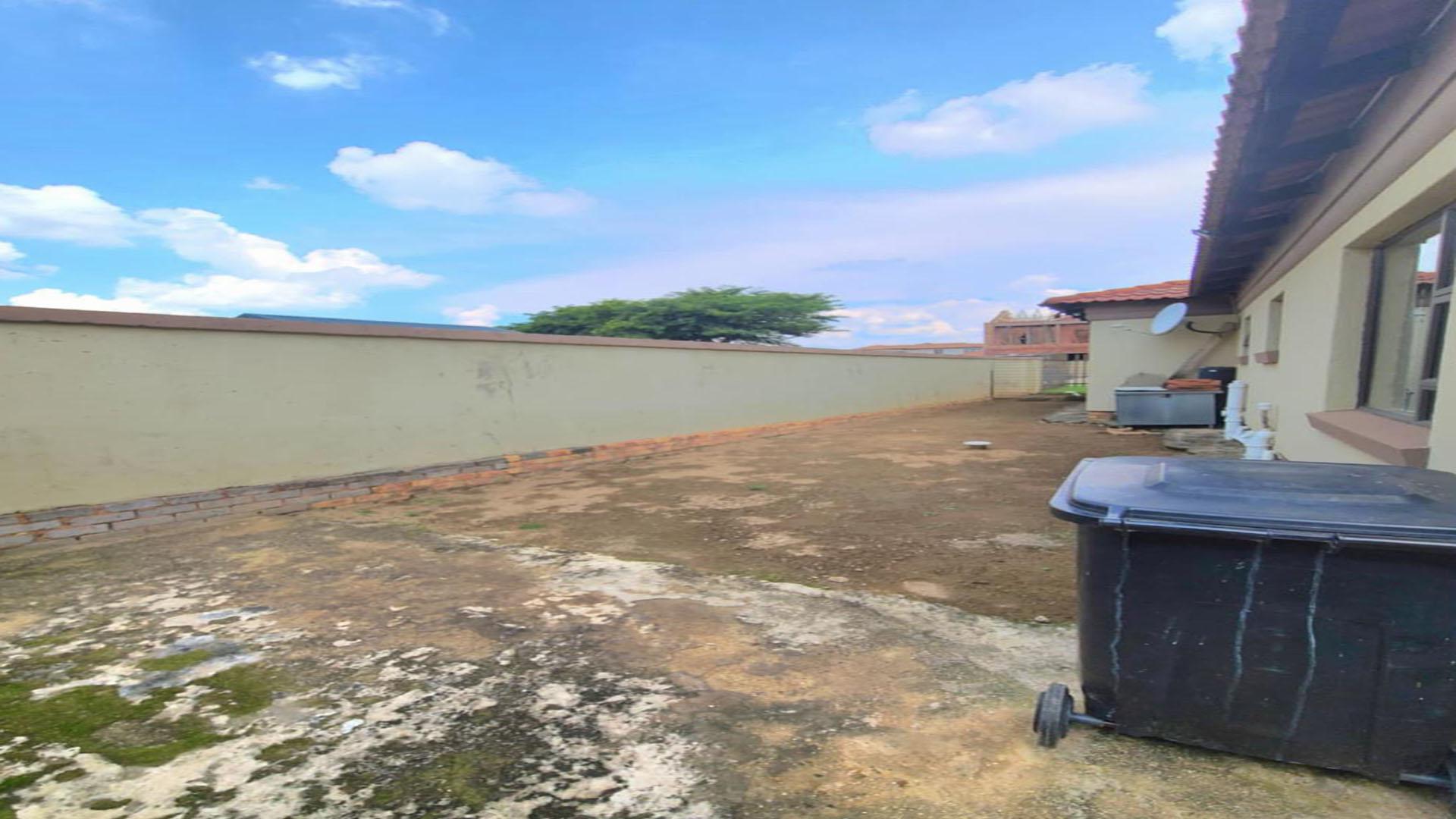 Backyard of property in Selcourt