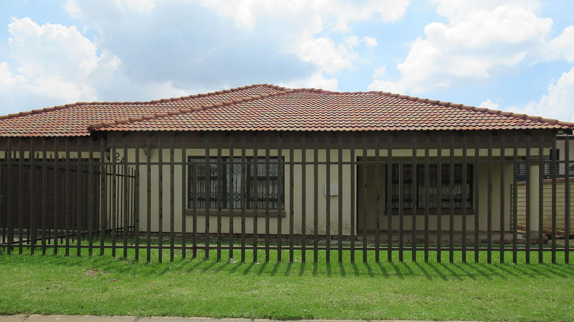 Front View of property in Selcourt