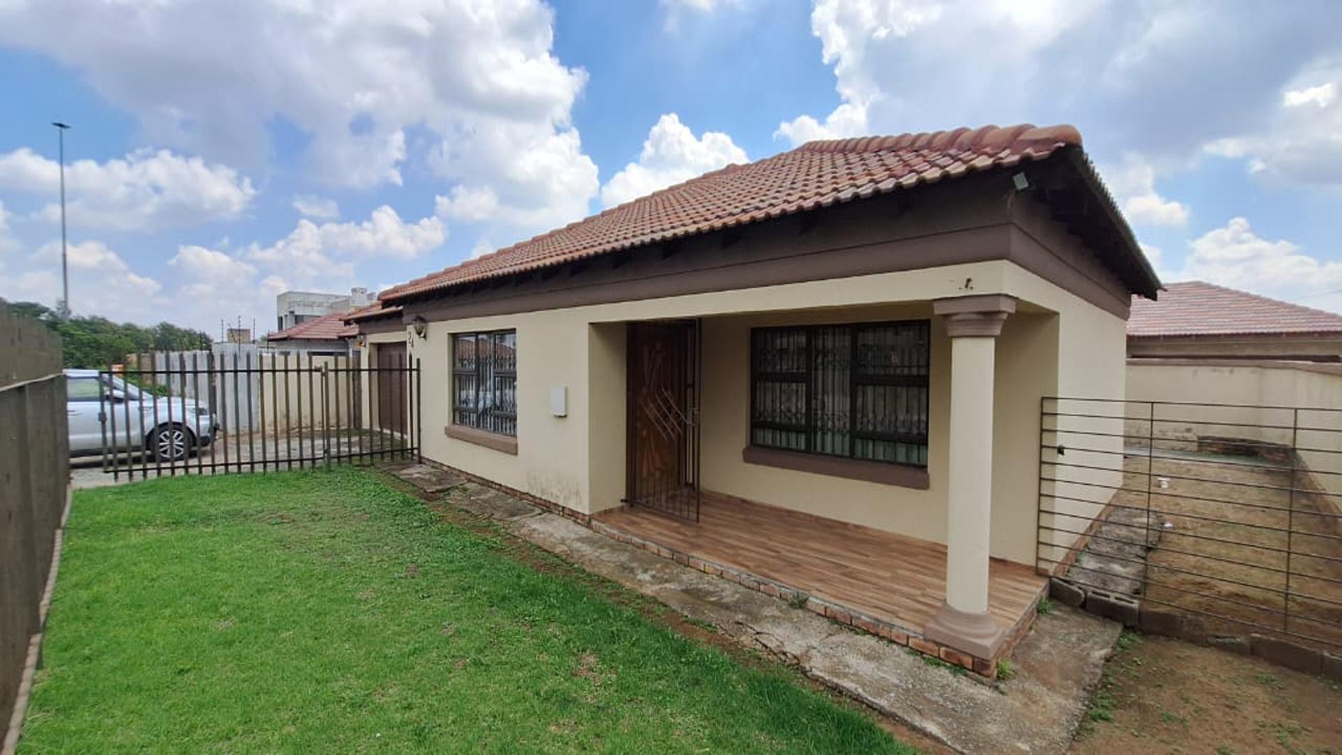 Front View of property in Selcourt