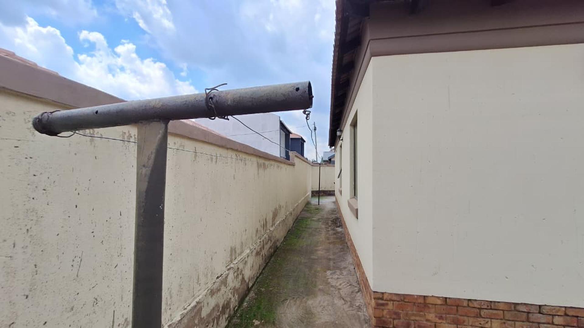 Backyard of property in Selcourt