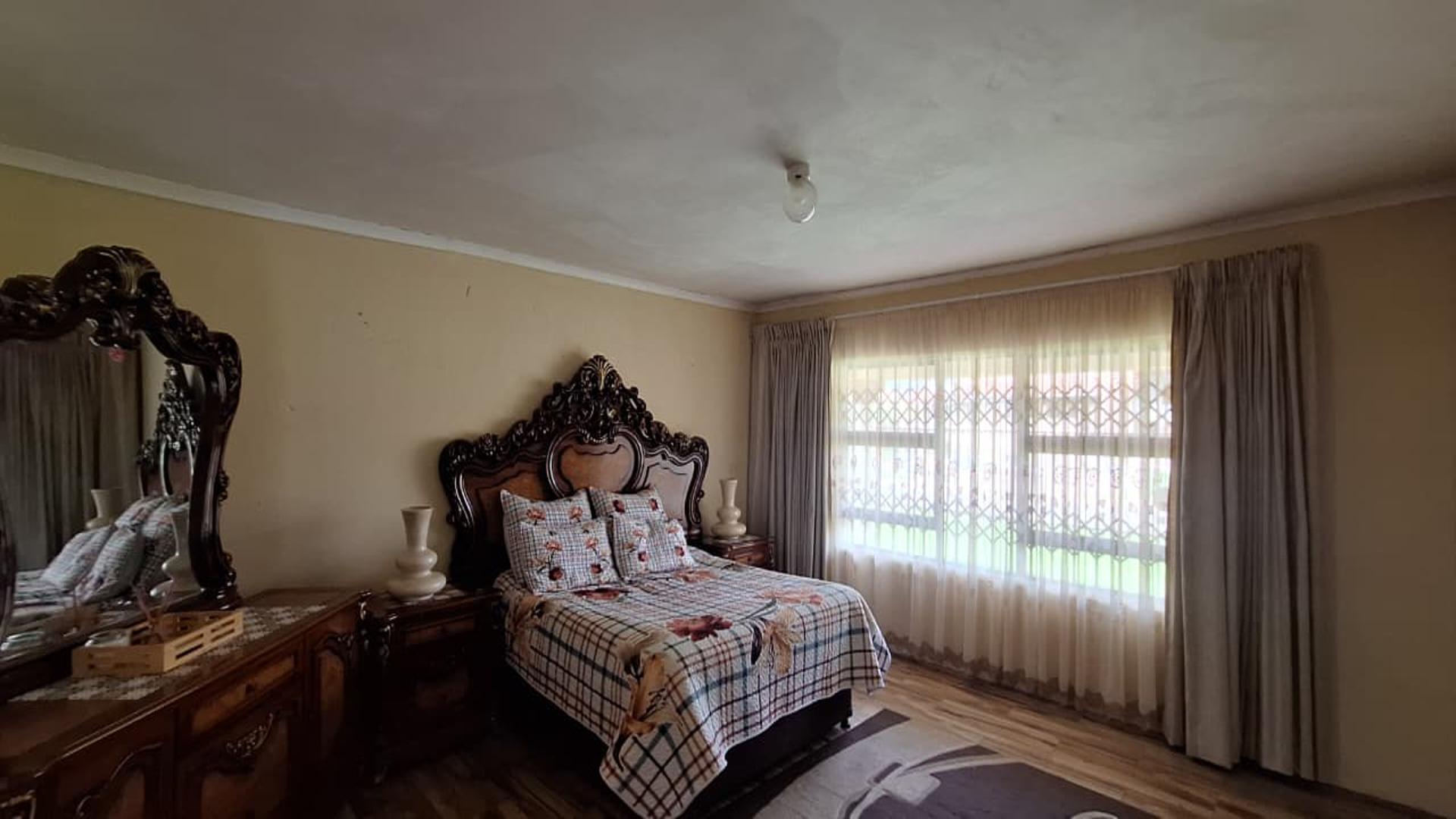 Main Bedroom - 25 square meters of property in Selcourt