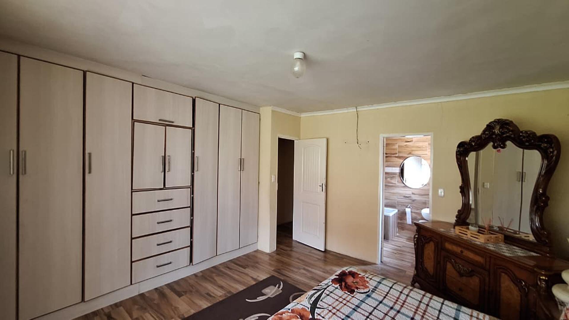 Main Bedroom - 25 square meters of property in Selcourt