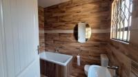 Main Bathroom - 8 square meters of property in Selcourt