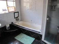 Bathroom 1 - 9 square meters of property in Vanderbijlpark