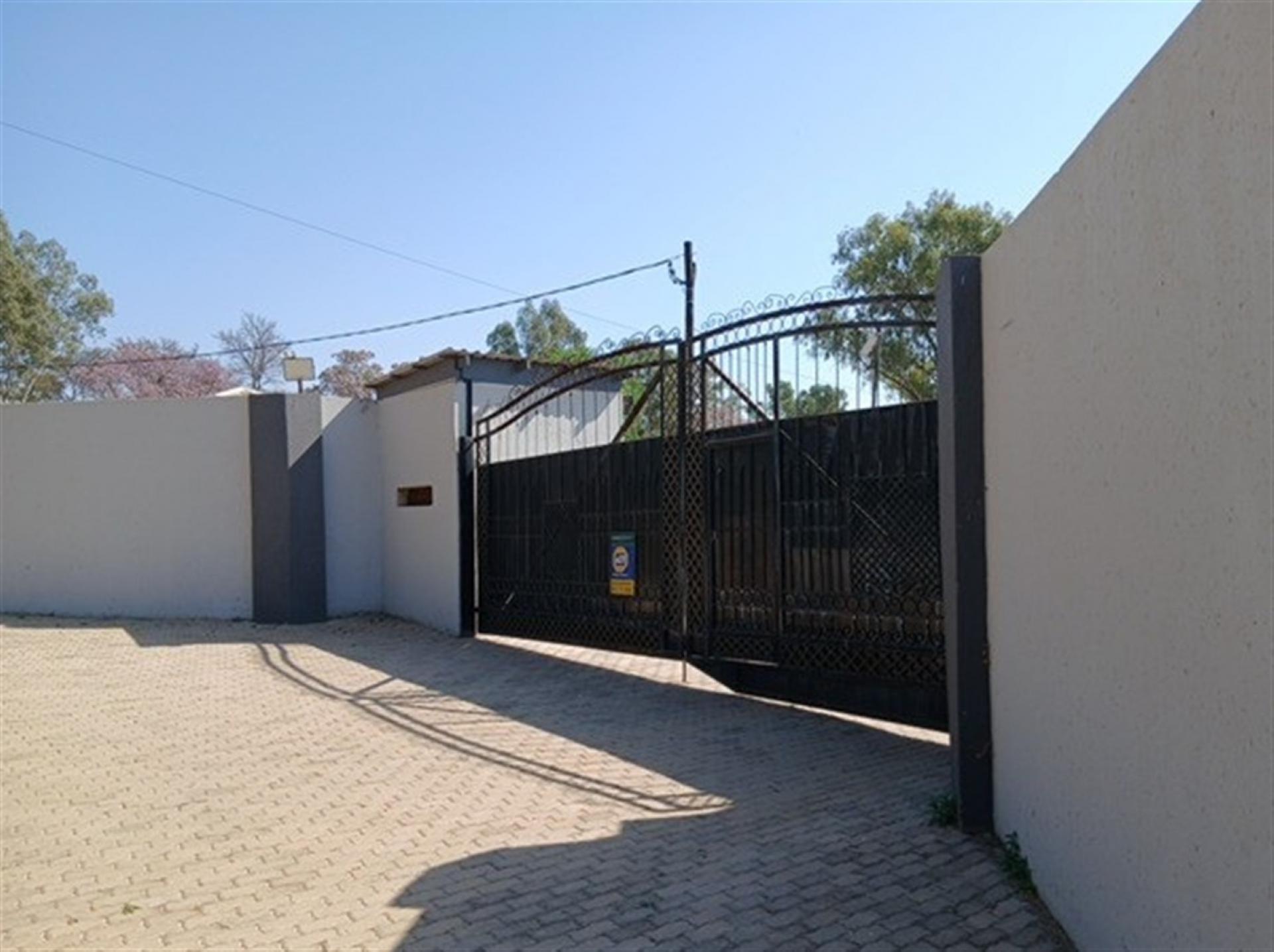 Front View of property in Rietvallei