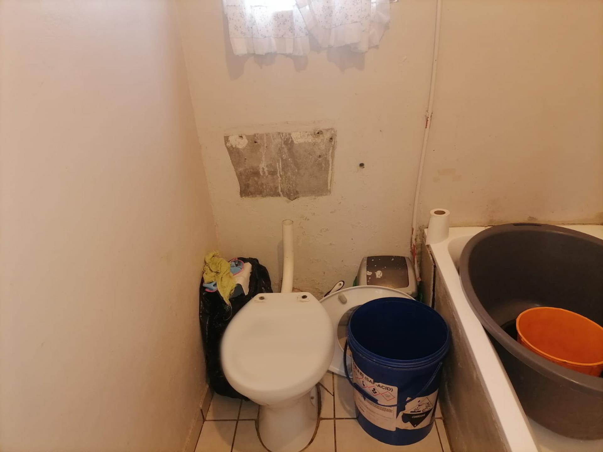 Bathroom 1 of property in Diazville