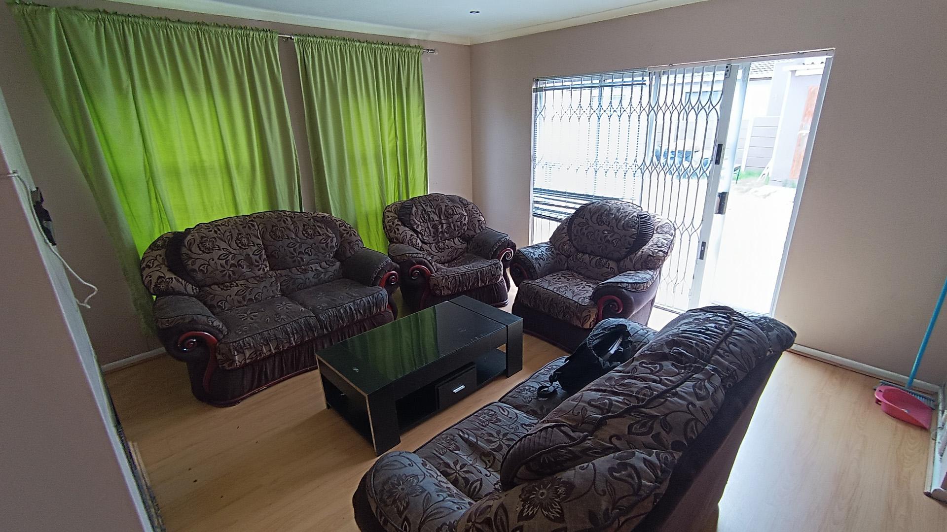 Lounges - 22 square meters of property in Richwood