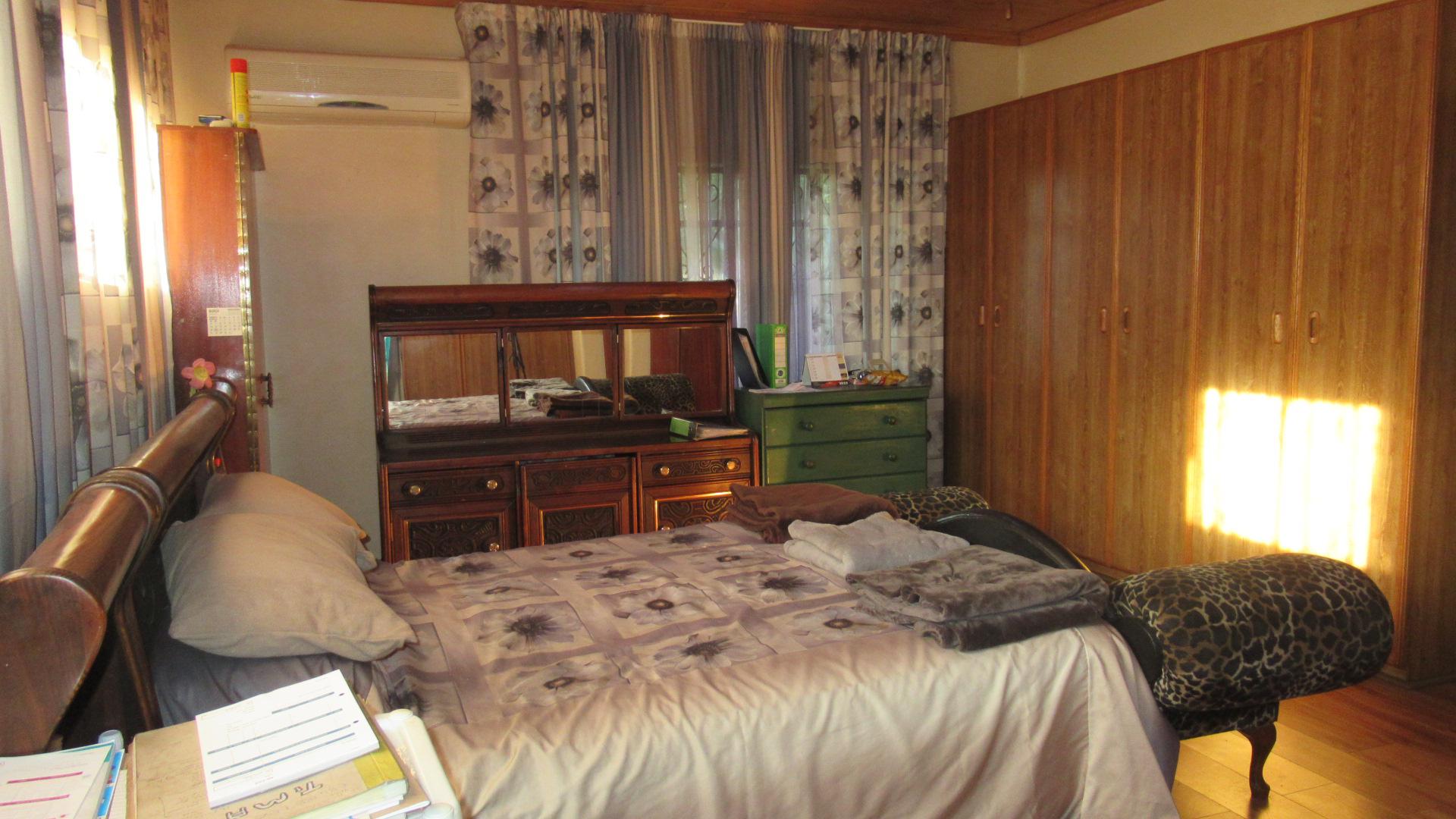 Main Bedroom - 24 square meters of property in Three Rivers