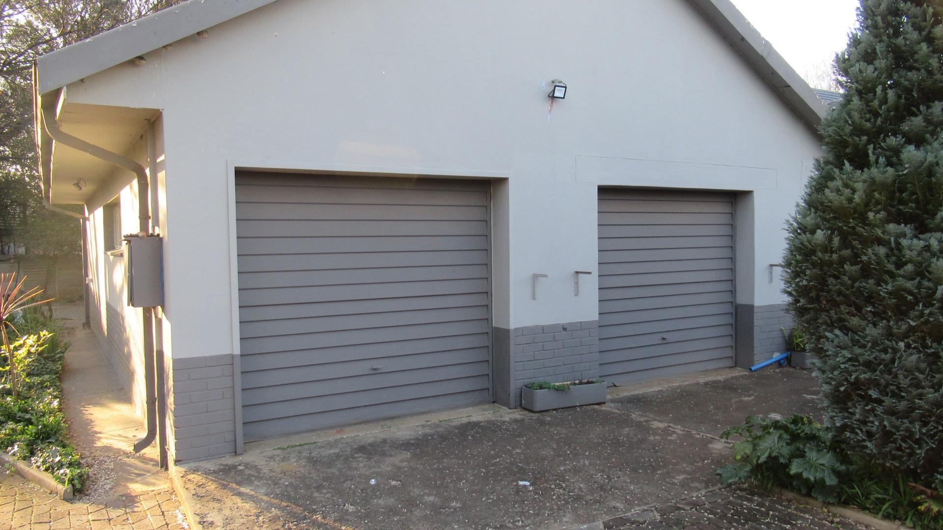 Front View of property in Three Rivers