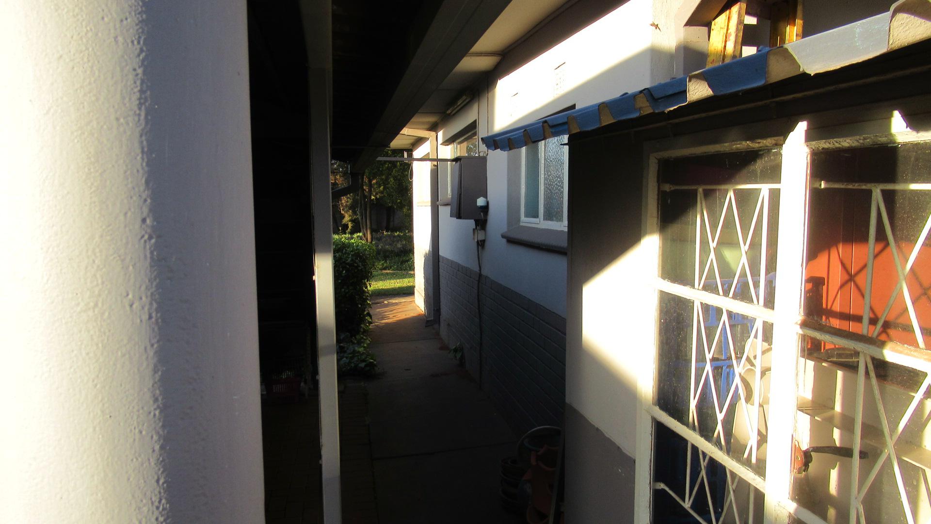 Spaces - 25 square meters of property in Three Rivers