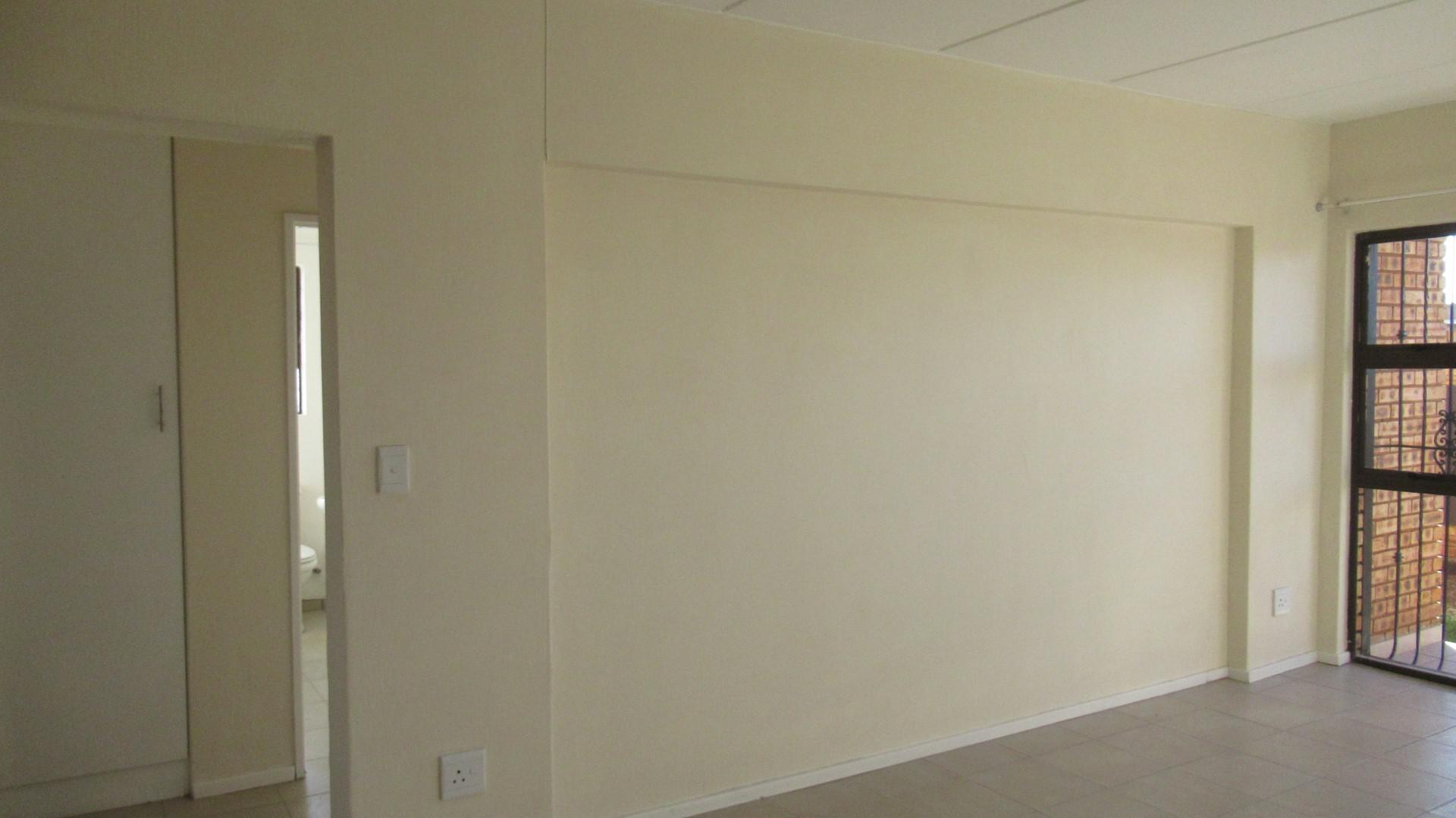 Lounges - 26 square meters of property in Dalpark