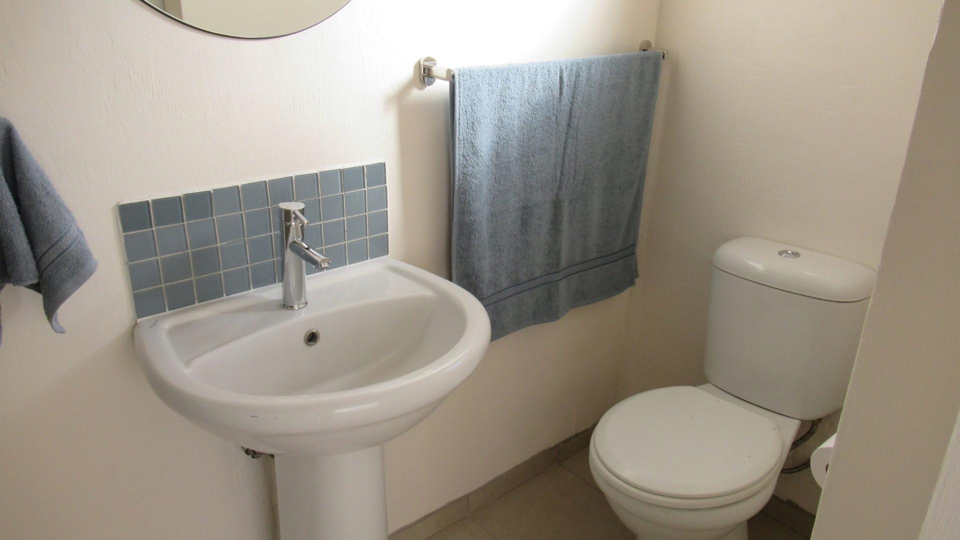 Main Bathroom - 3 square meters of property in Dalpark