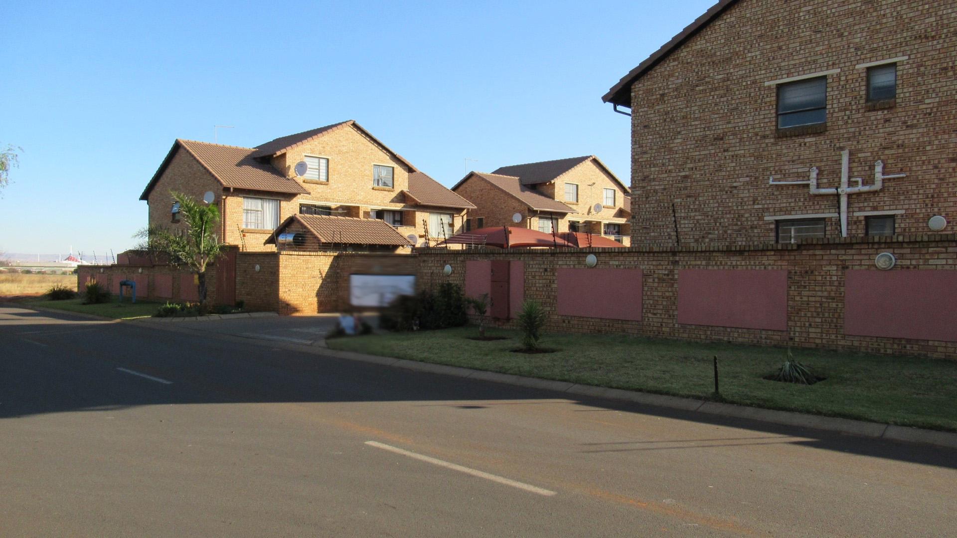 Front View of property in Dalpark