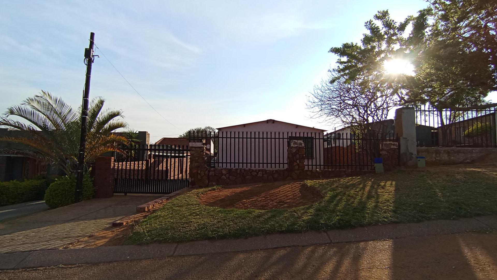 Front View of property in Eersterust