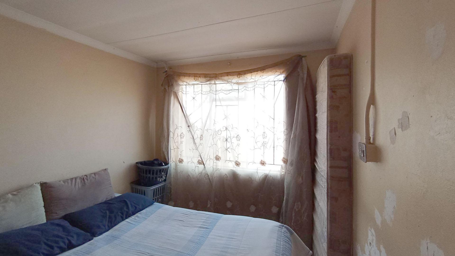 Bed Room 1 - 9 square meters of property in Eersterust