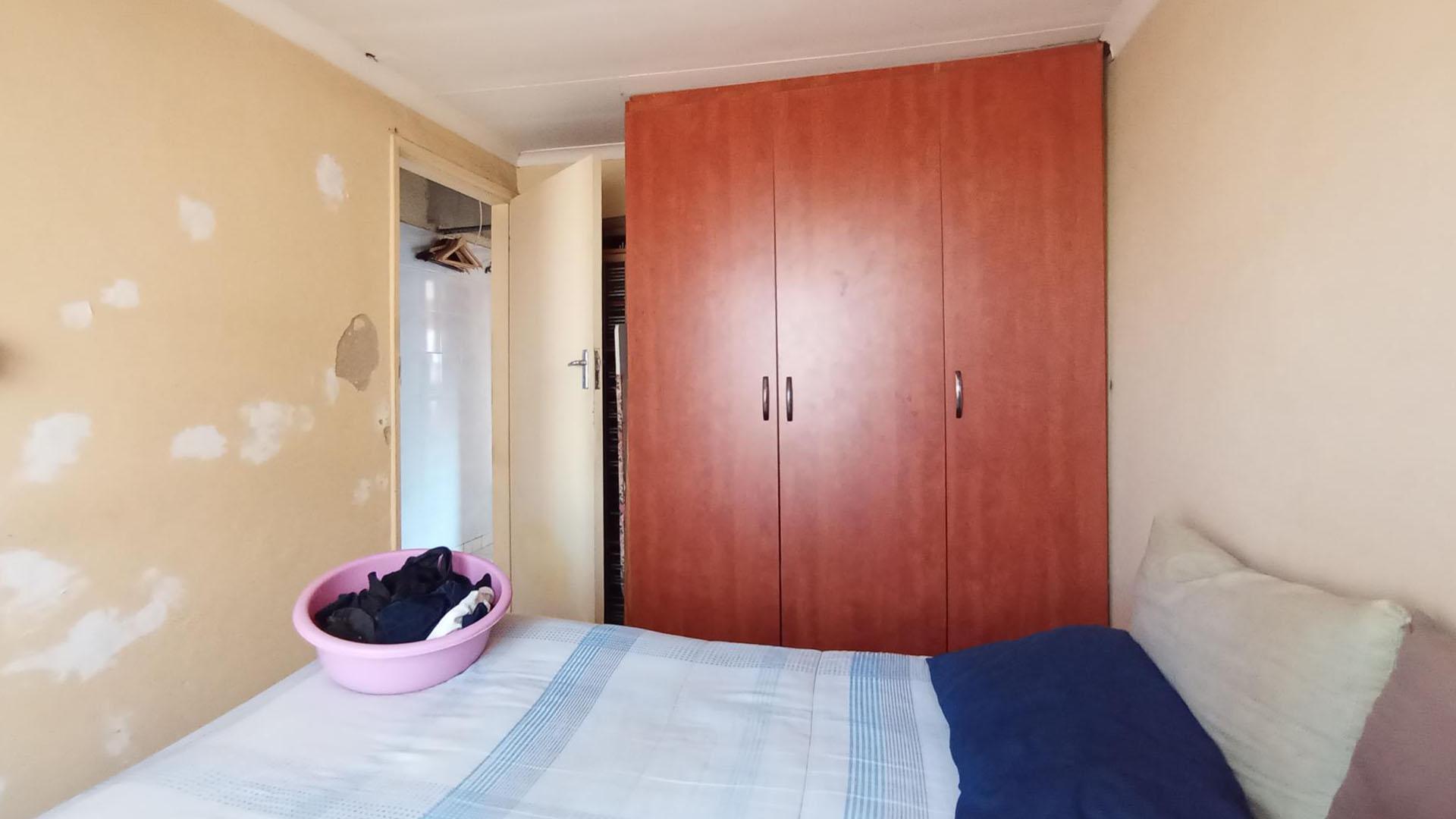 Bed Room 1 - 9 square meters of property in Eersterust