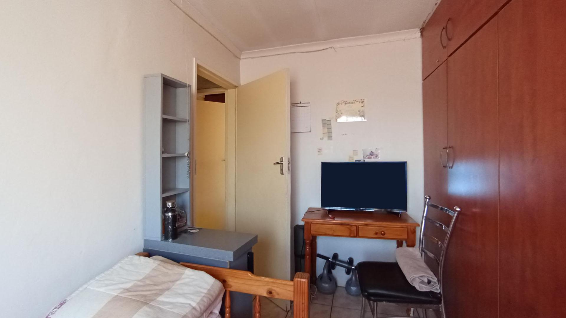 Bed Room 2 - 9 square meters of property in Eersterust