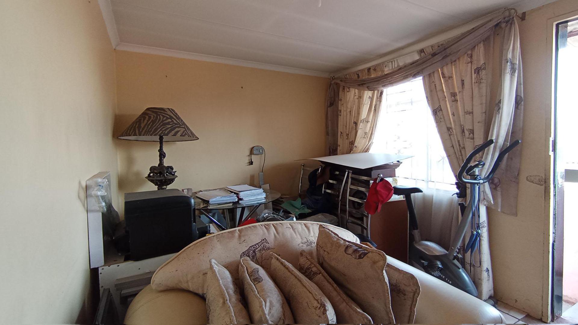 Dining Room - 7 square meters of property in Eersterust