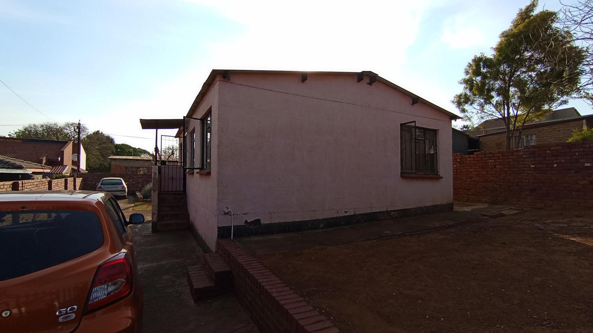 Backyard of property in Eersterust