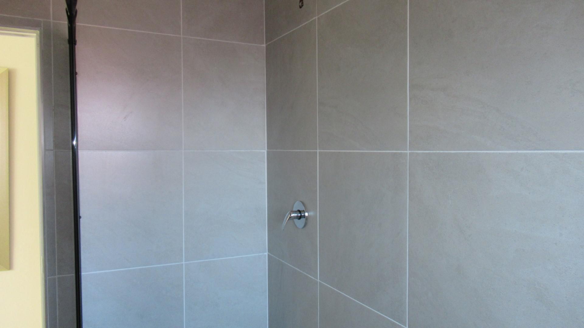 Main Bathroom - 6 square meters of property in Brakpan