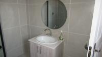Bathroom 3+ - 7 square meters of property in Brakpan