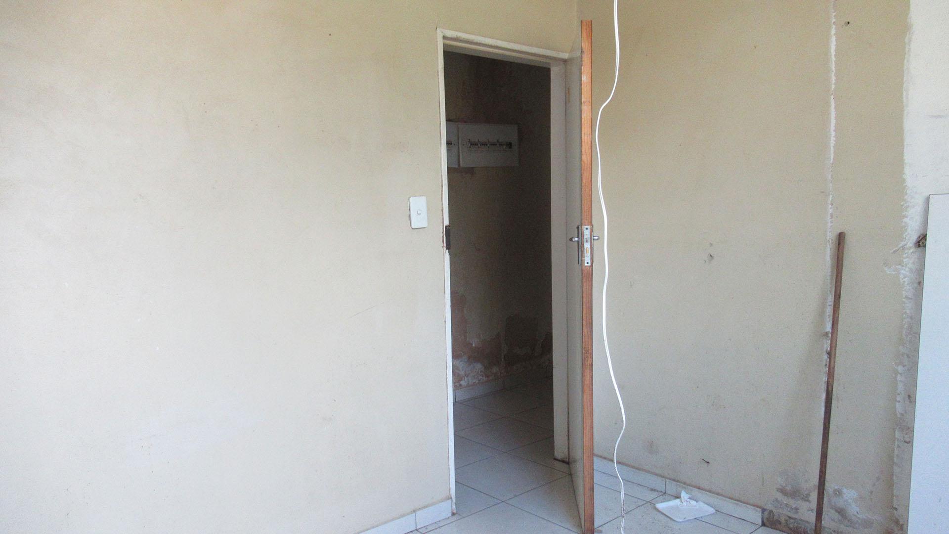 Bed Room 2 - 10 square meters of property in Florida