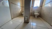 Bathroom 1 - 5 square meters of property in Florida