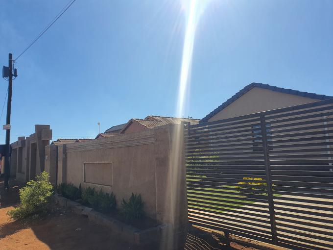 2 Bedroom House for Sale For Sale in Protea Glen - MR518573